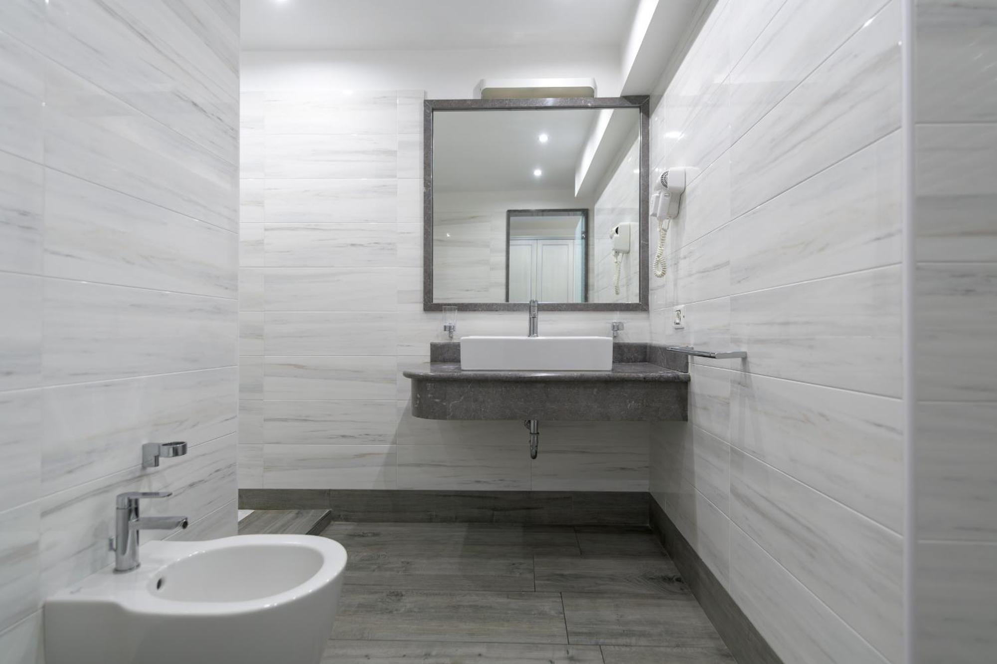 Garda Suite Hotel (Adults Only) Limone sul Garda Bilik gambar