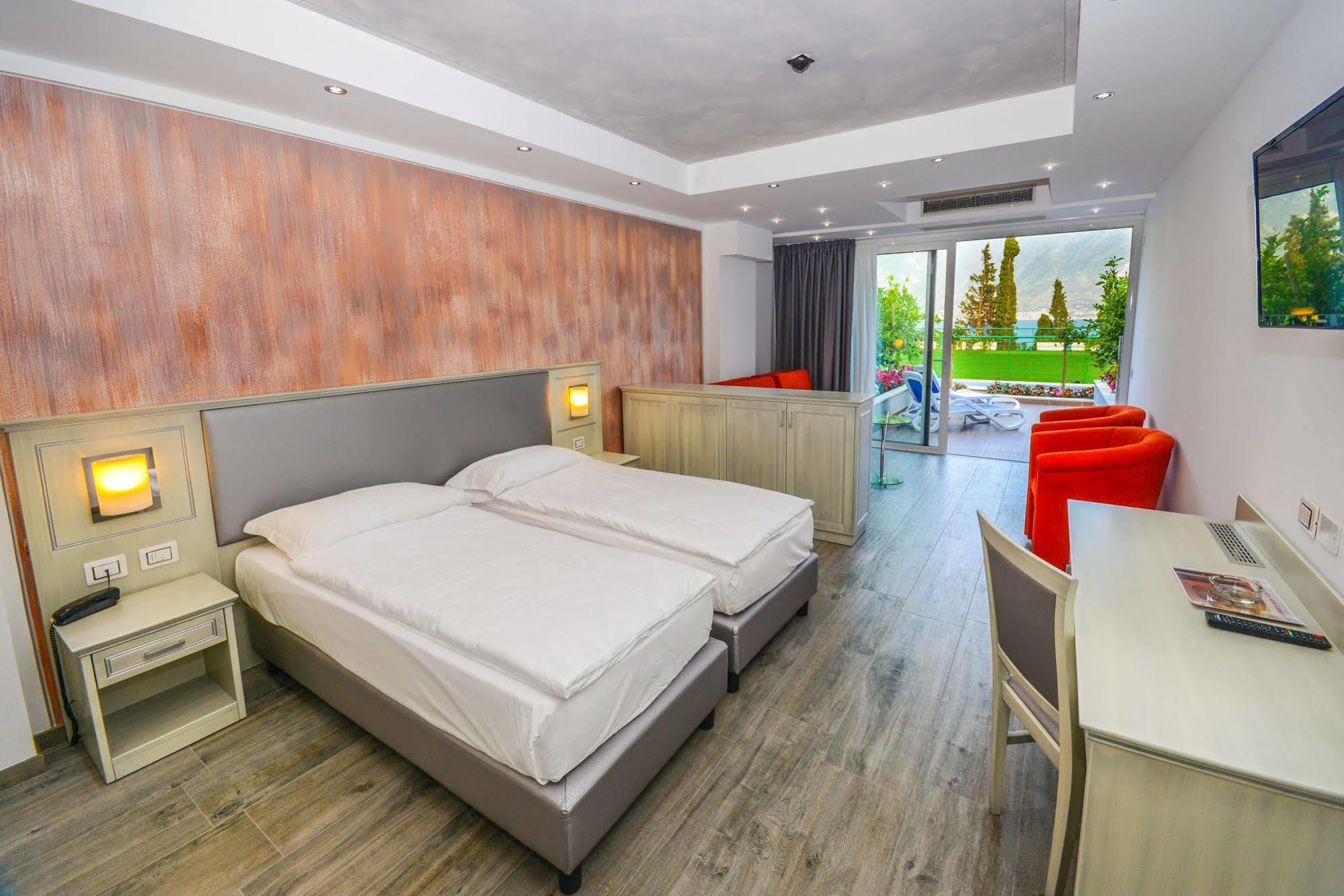 Garda Suite Hotel (Adults Only) Limone sul Garda Luaran gambar