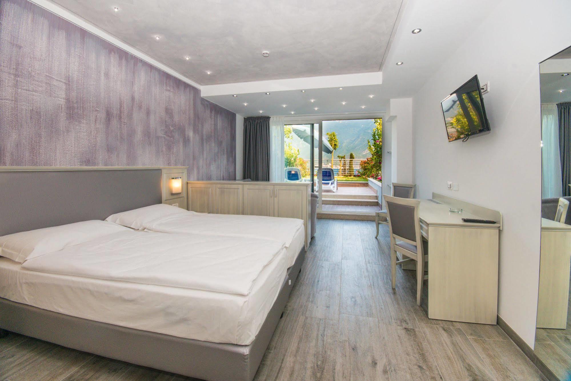 Garda Suite Hotel (Adults Only) Limone sul Garda Luaran gambar